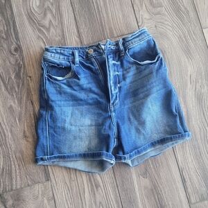 KanCan Classic Denim Jean Shorts In Mom Fit